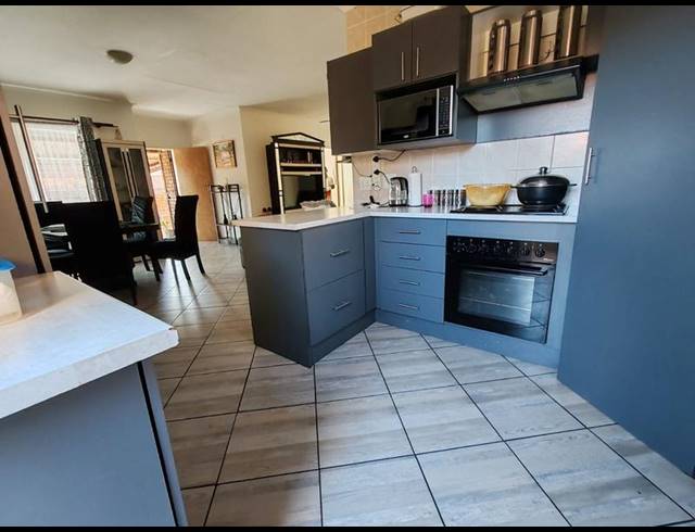 3 BEDROOM APARTMENT FOR SALE IN CLAREMONT